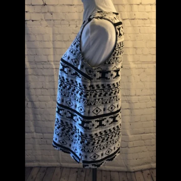 EUC Old Navy black & white sleeveless top - Medium - Picture 2 of 4